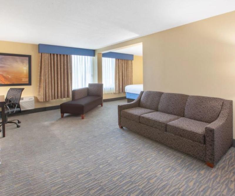 Days Inn & Suites By Wyndham Grand Rapids Near Downtown Вайоминг Экстерьер фото